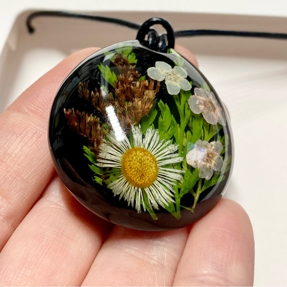 NWT Zara Dry Flowers in Glass Statement Necklace - Picture 11 of 11